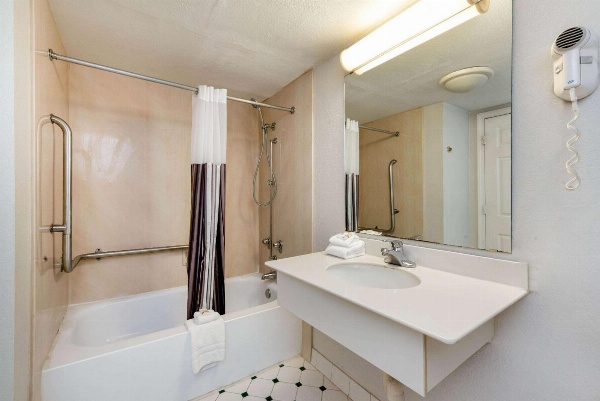 La Quinta Inn & Suites by Wyndham Bossier City image 7