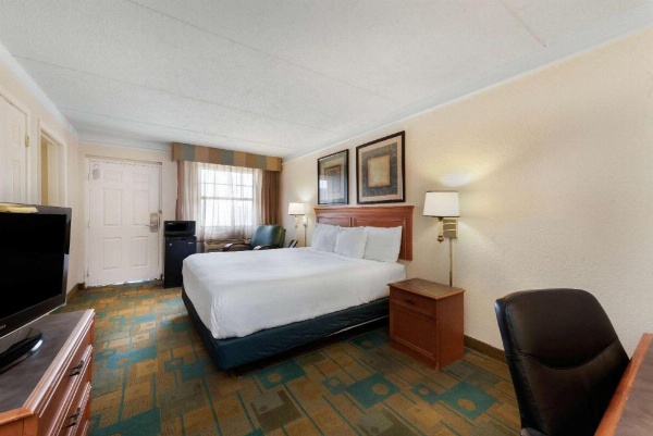La Quinta Inn & Suites by Wyndham Bossier City image 9